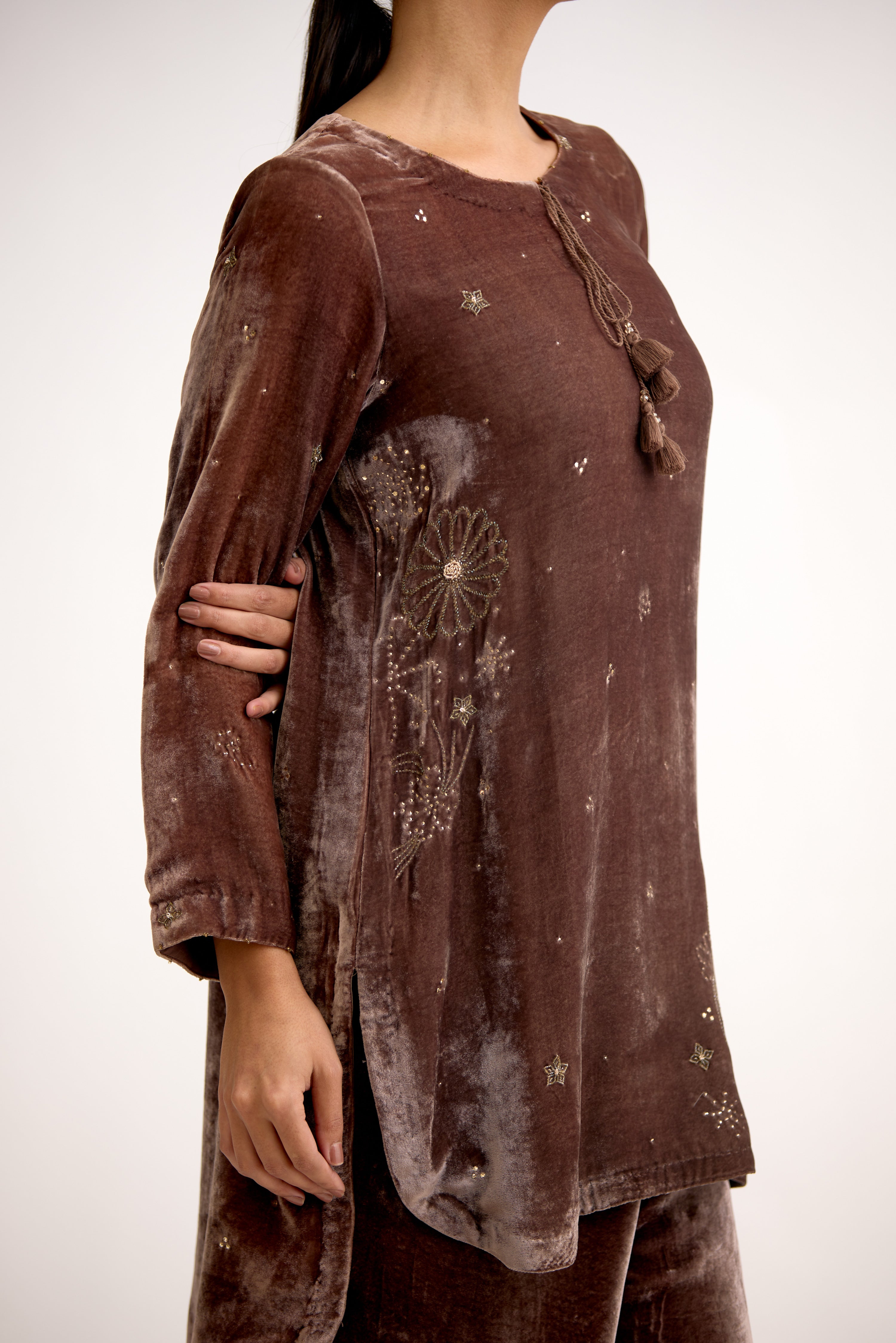 Riwaayat Hand-Embroidered Velvet Co-Ord Set