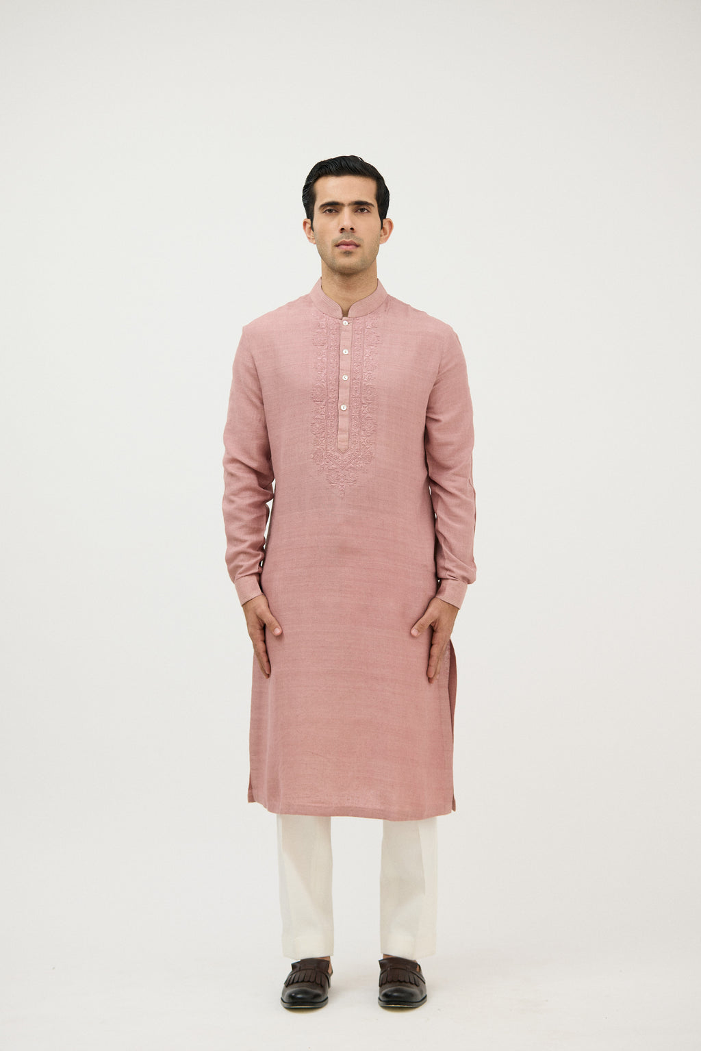 Aaristo French Knot Resham Linen Kurta Set