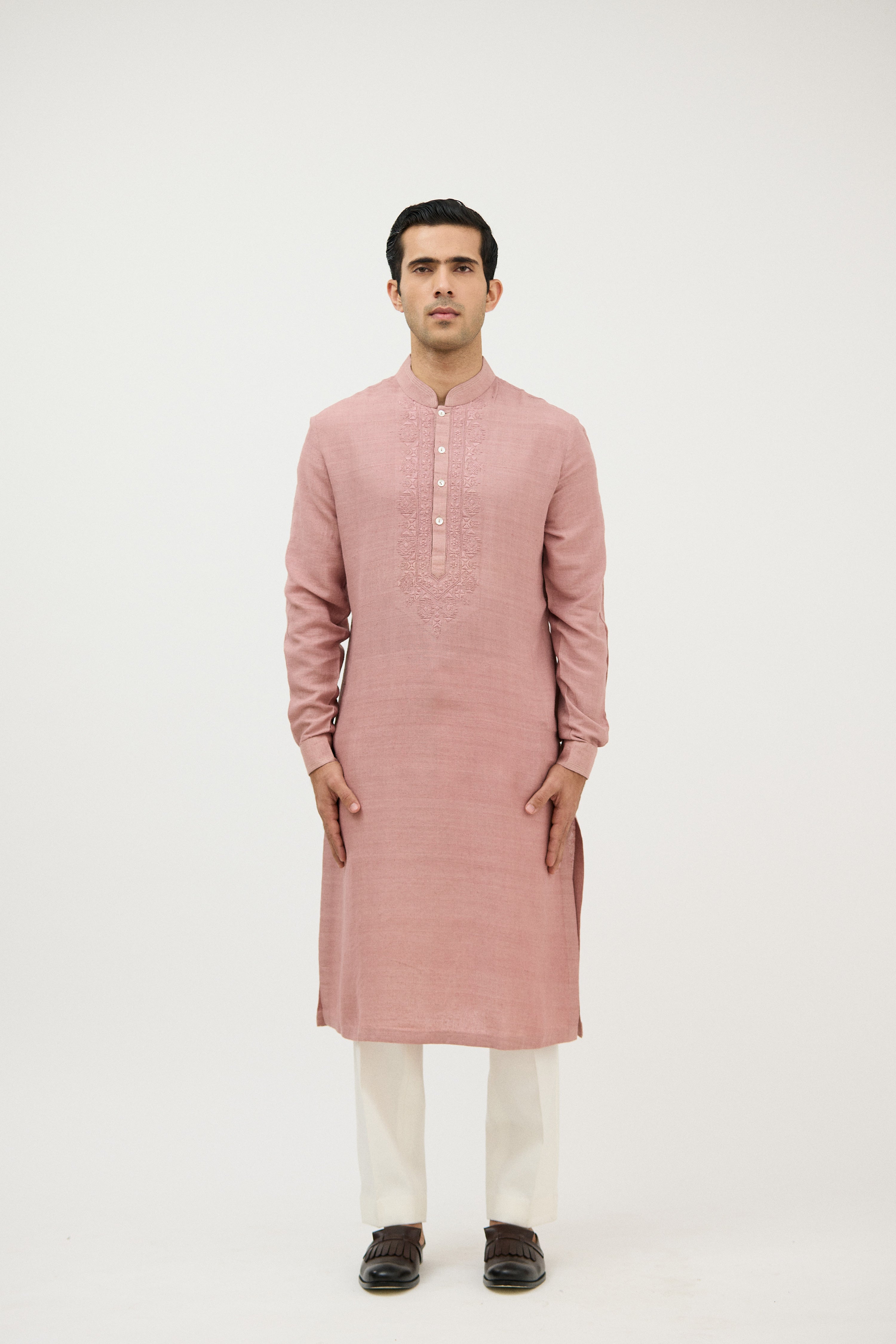 Aaristo French Knot Resham Linen Kurta Set