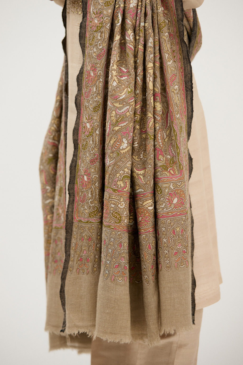 Diwan-e-Khaas Mirror Embroidery Kurta Set