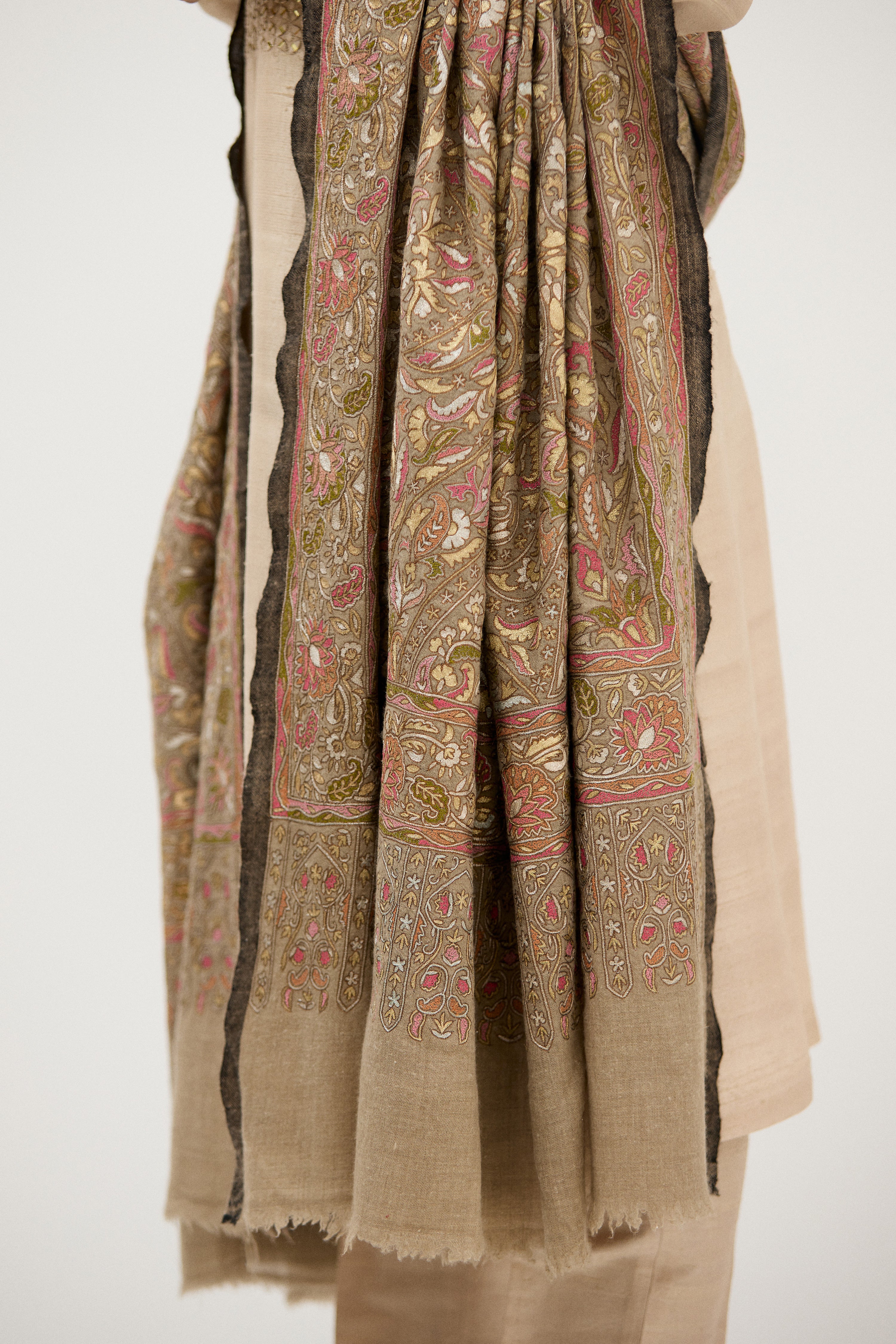 Diwan-e-Khaas Mirror Embroidery Kurta Set