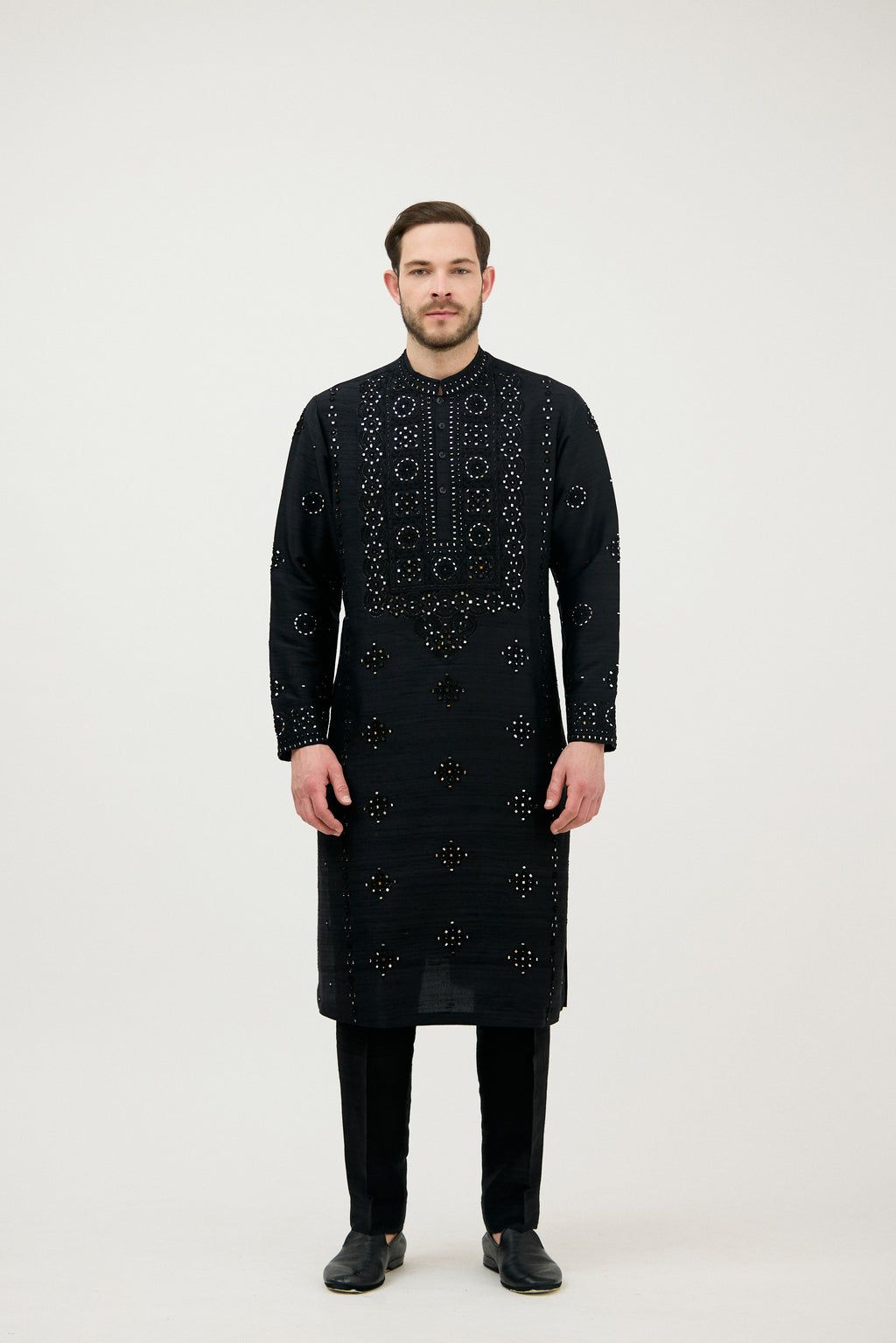 Aaina-e-Noor Resham Sequin French Knot Kurta Set