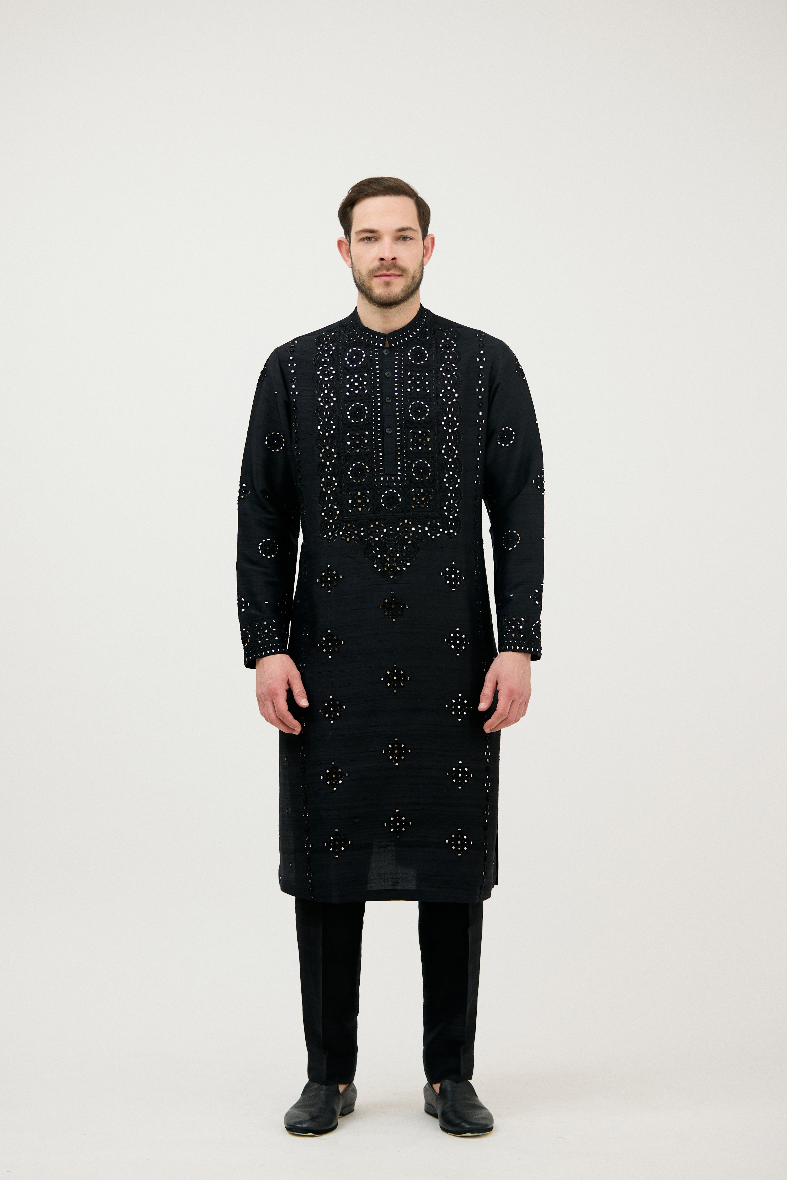 Aaina-e-Noor Resham Sequin French Knot Kurta Set