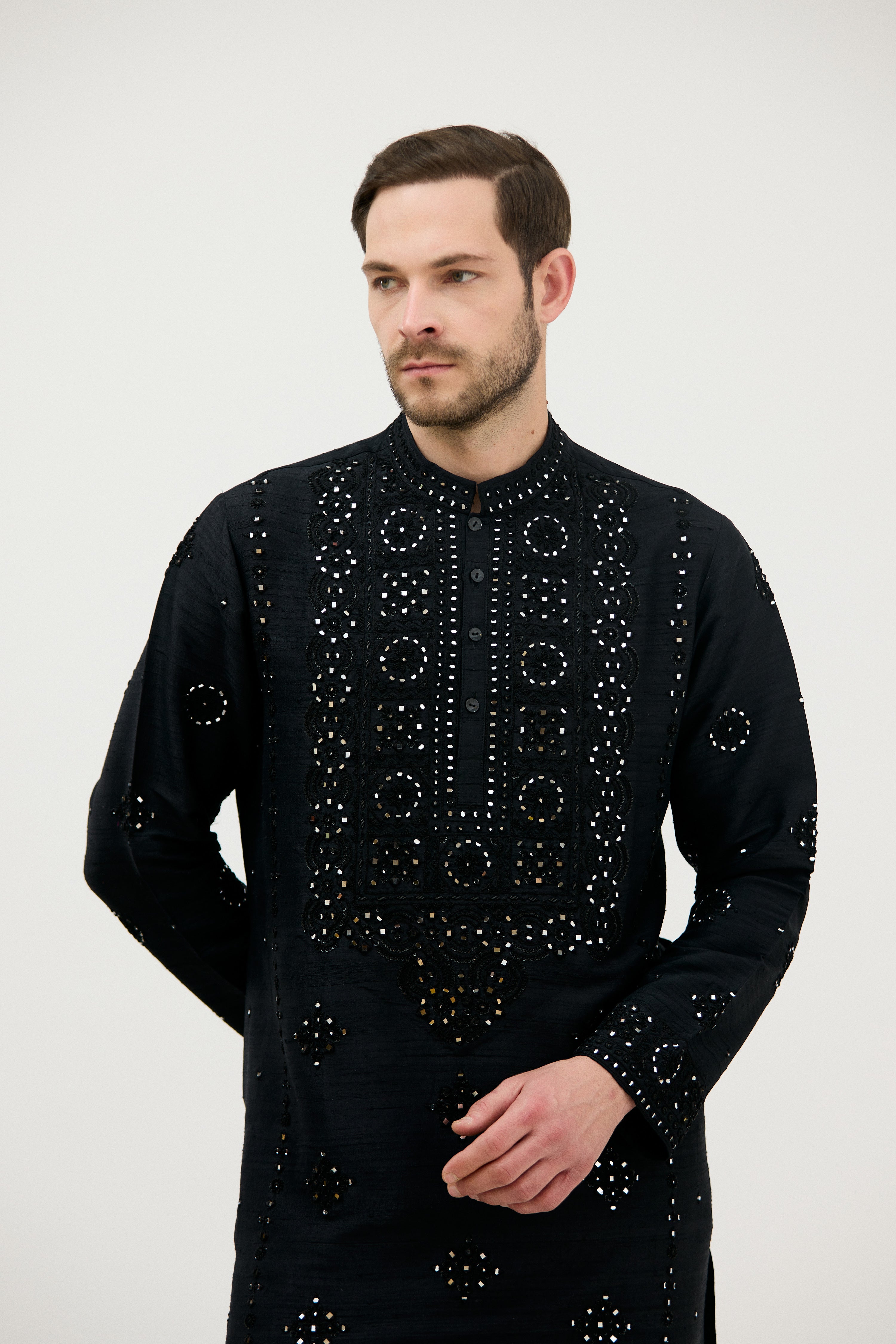 Aaina-e-Noor Resham Sequin French Knot Kurta Set