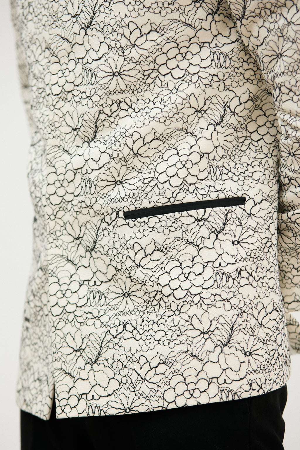 Naqsh-e-Noor Black Dori Lace Pattern Bandhgala